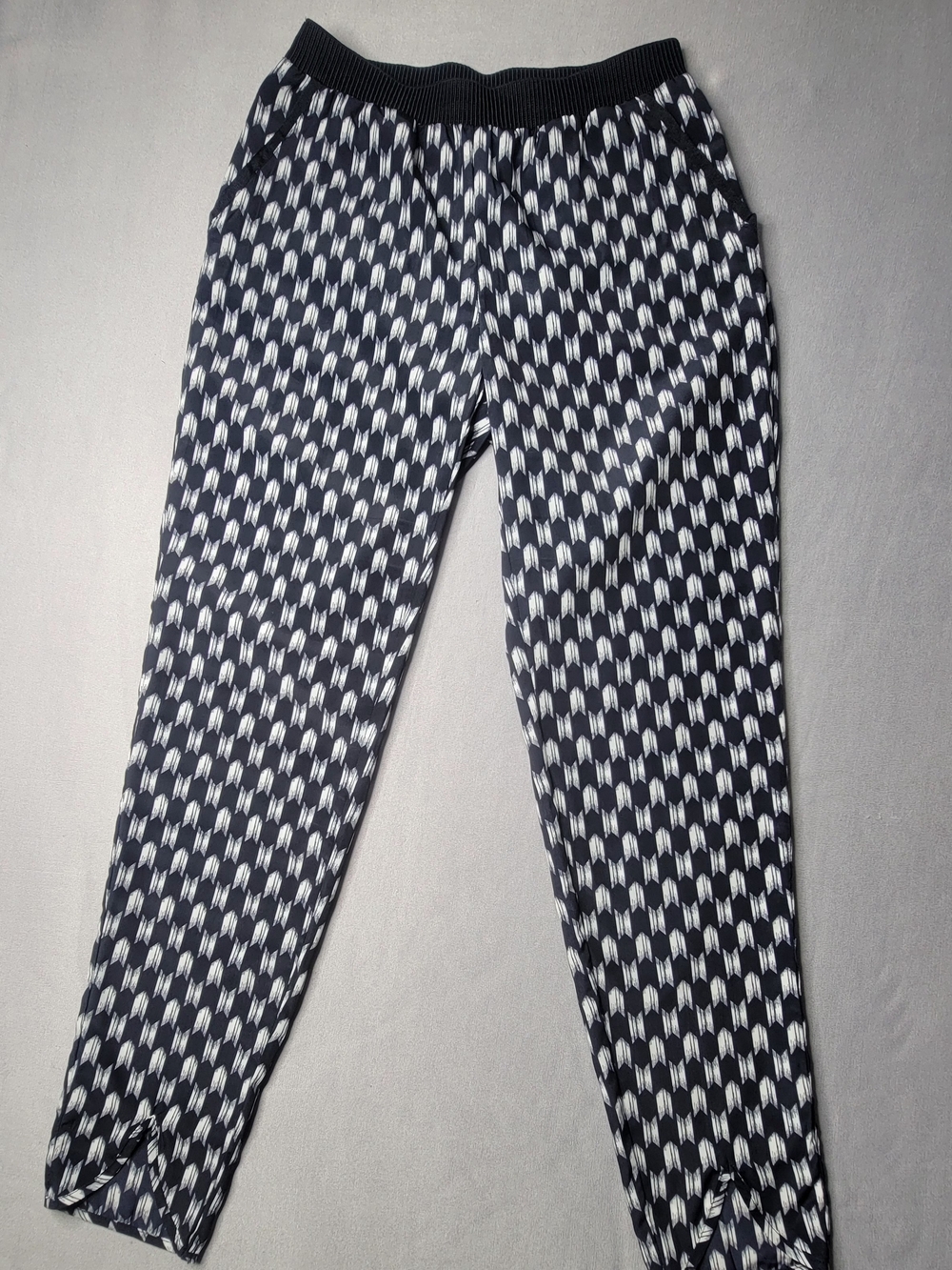 H&M Navy and White Printed Pants Size 4